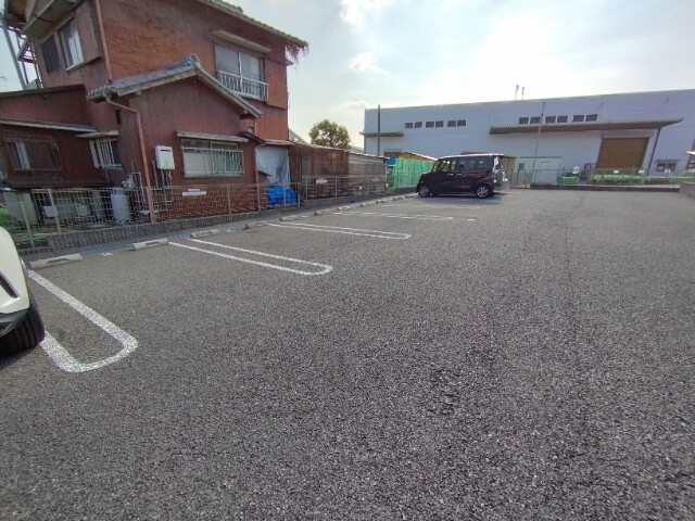 プロニティ鴨田の駐車場