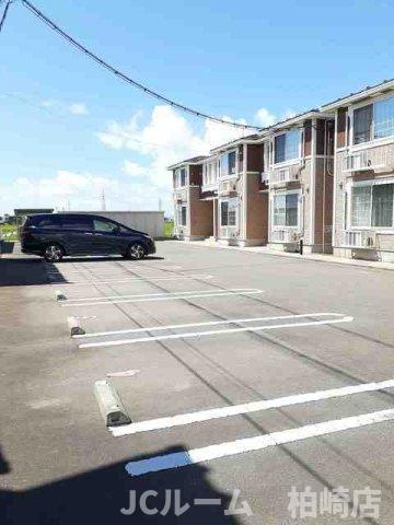 リバーサイドハウスＢの駐車場