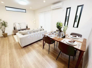 【築浅中古一戸建】川越市石原町丁目の居間・リビング