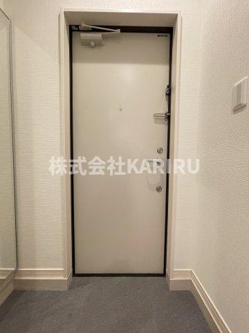 KTIレジデンス桃谷Bの玄関