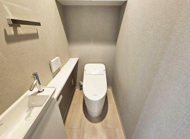 ワコーレ芦屋レフィーナのトイレ|手洗いカウンターあり