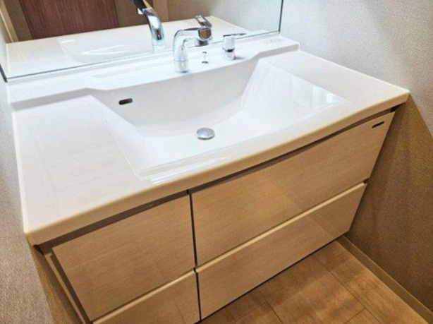 ワコーレ芦屋レフィーナの洗面所|洗面室に収納スペースがございます