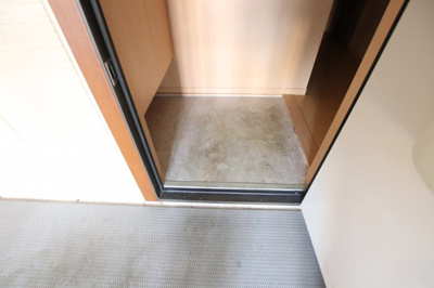 【玄関】 | プルーニア天美A棟