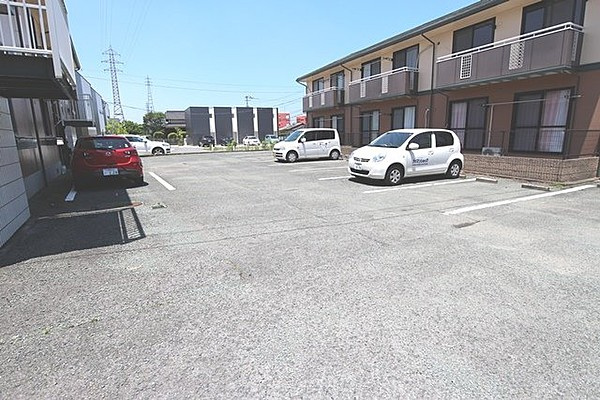 コーポ築揚の駐車場|駐車場完備です