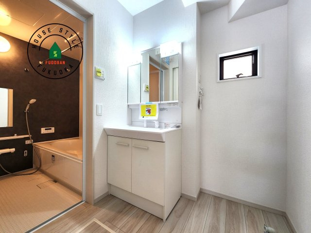 福岡市東区香椎駅東1丁目第3-1棟（1号棟）　の内観：施工例|ゆとりの洗面スペースで朝の身支度もスムーズに。暮らしを快適に変えるシャワー付洗面台です！