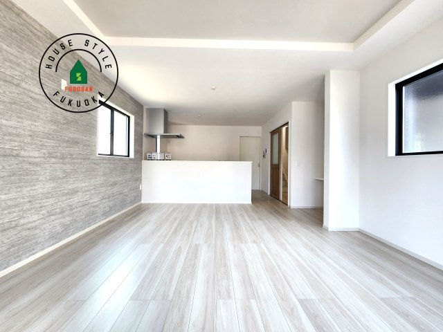 福岡市東区香椎駅東1丁目第3-1棟（1号棟）　の内観：施工例|キッチンからリビングをしっかり確認できます。家族の笑顔があふれる空間になりそうですね。