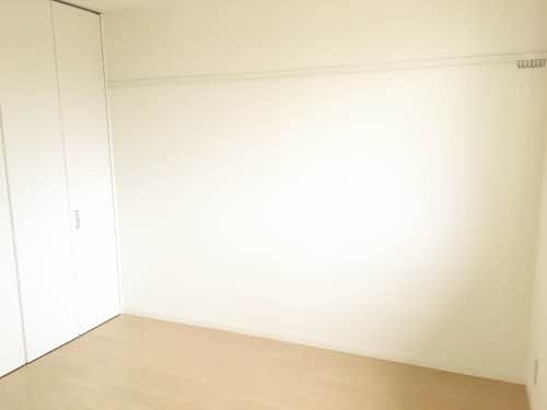 岡山市北区舟橋町のアパートの居間・リビング