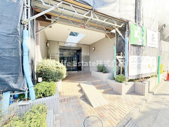 東村山パーク・ホームズのエントランス