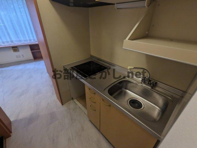 スタジオ明泉のキッチン|コンパクトなキッチンで掃除もラクラク