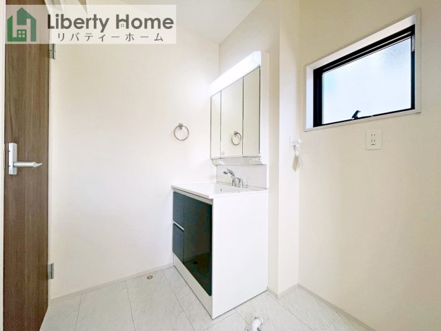 那珂市菅谷16期　新築戸建　2号棟の独立洗面台