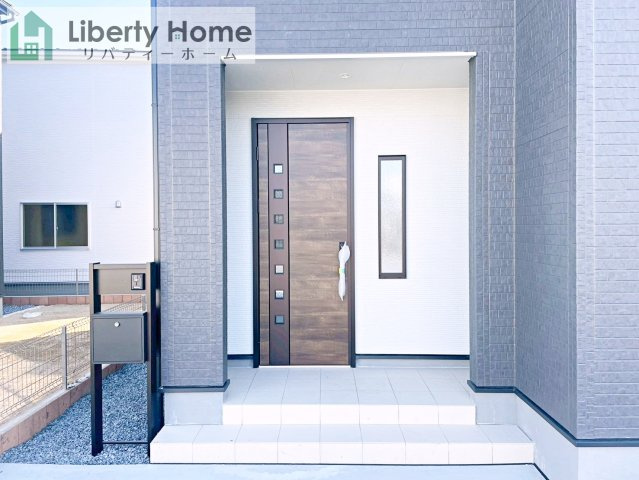 那珂市菅谷16期　新築戸建　2号棟のエントランス