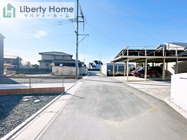 那珂市菅谷16期　新築戸建　2号棟の前面道路含む現地写真