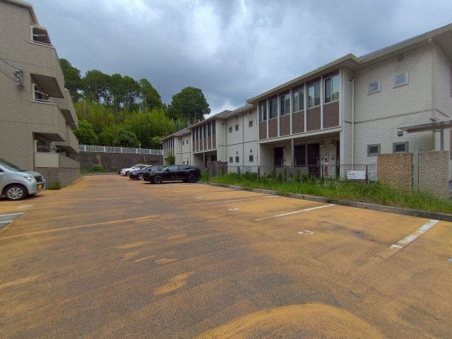 エスポワール・アイ北春日丘Ⅱ の駐車場
