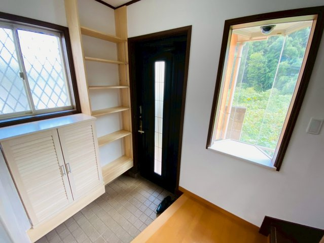 ⼋街市⼋街ろ　中古戸建の玄関