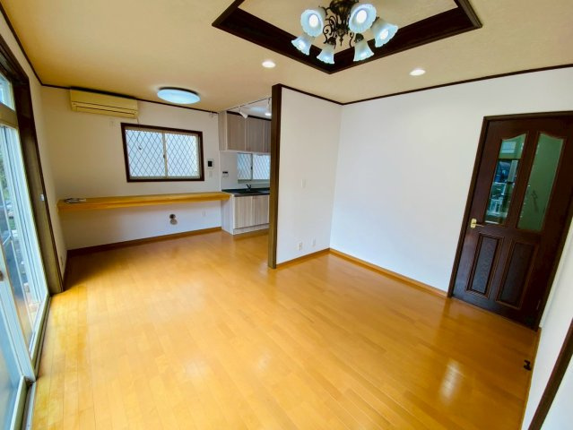 ⼋街市⼋街ろ　中古戸建の居間・リビング