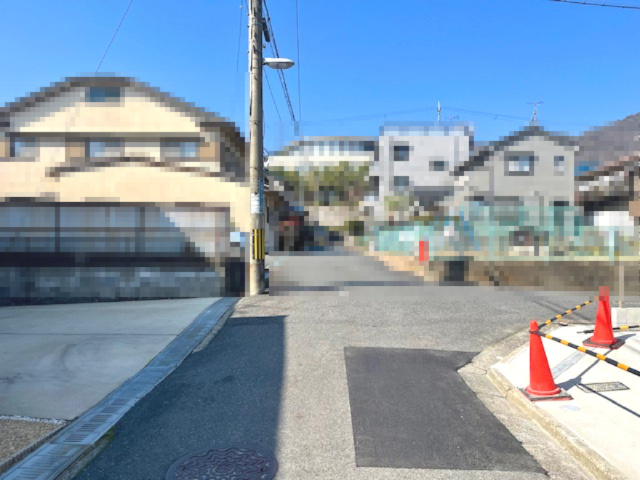 大津市滋賀里１丁目新築戸建２期1号地の前面道路含む現地写真