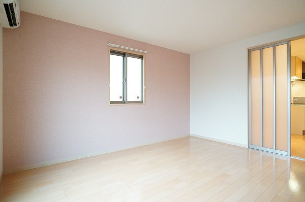 Cube　Ｂの寝室|インターネットは導入済みWi-Fi無料、入居後すぐに使えます♪