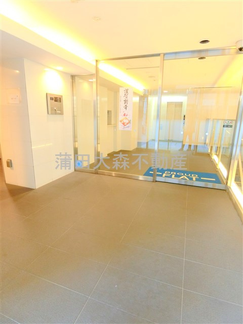 プラウドフラット蒲田Ⅱのエントランス|エ防犯カメラTVモニター付オートロック宅配BOXメールBOX管理人室　エントランス