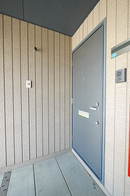 シャンポールながせＥ棟の玄関