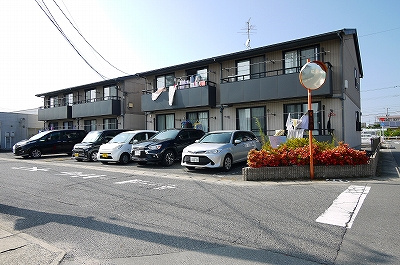 シャンポールながせＥ棟の外観