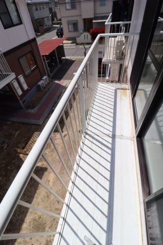 カーディナル辰巳　A棟のバルコニー