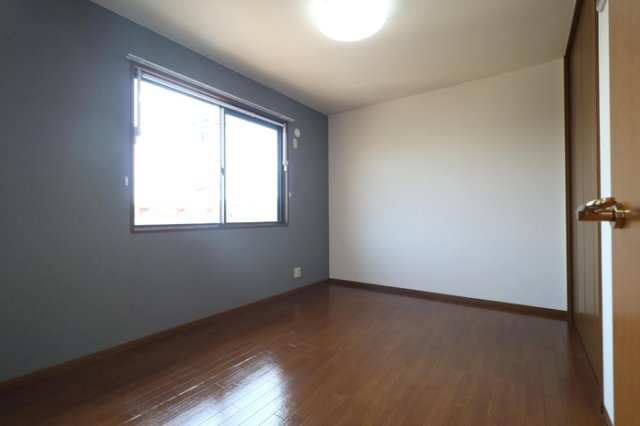 ウィルモア辰巳の洋室