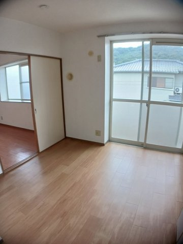 ニューエルディムゆうＣの居間・リビング