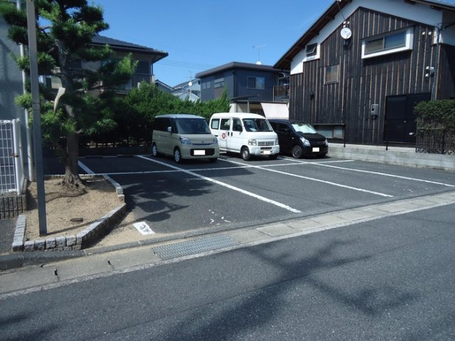 セントフランシス　B棟の駐車場