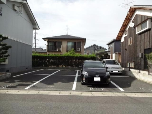 セントフランシス　B棟の駐車場