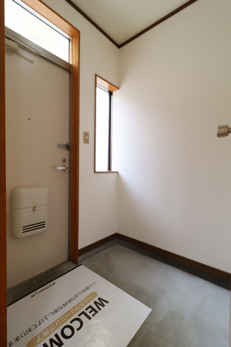 ファミーユロータスの玄関