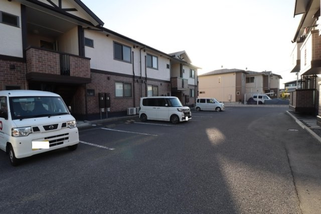 メゾンプリネール　A棟の駐車場