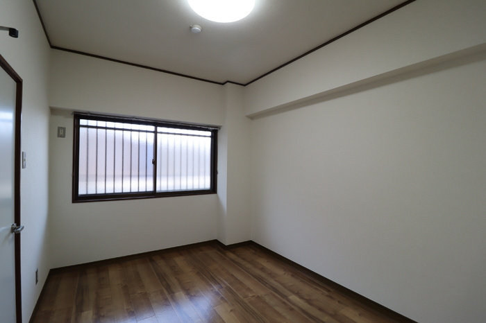 リバーサイド久米の洋室