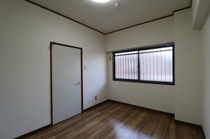 リバーサイド久米の洋室