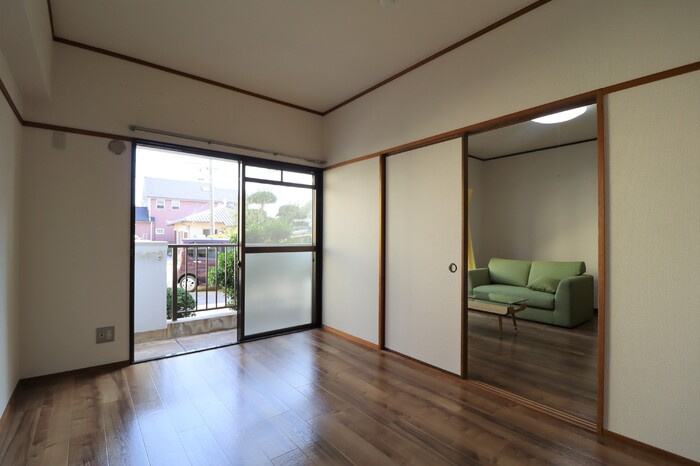 リバーサイド久米の洋室