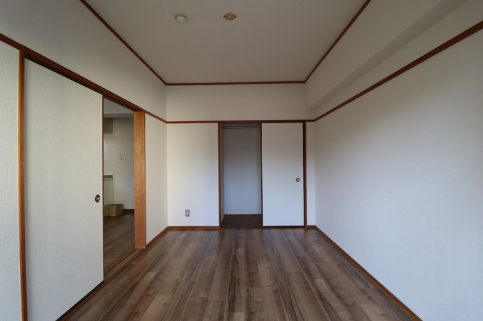 リバーサイド久米の洋室