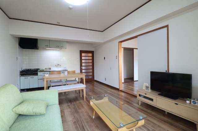 リバーサイド久米の居間・リビング