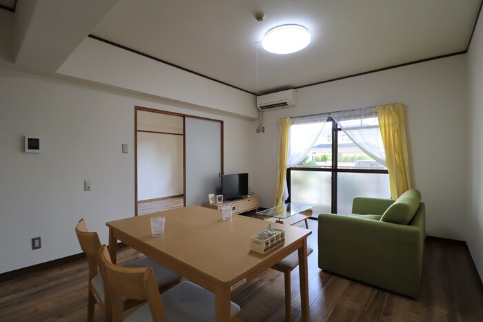 リバーサイド久米の居間・リビング