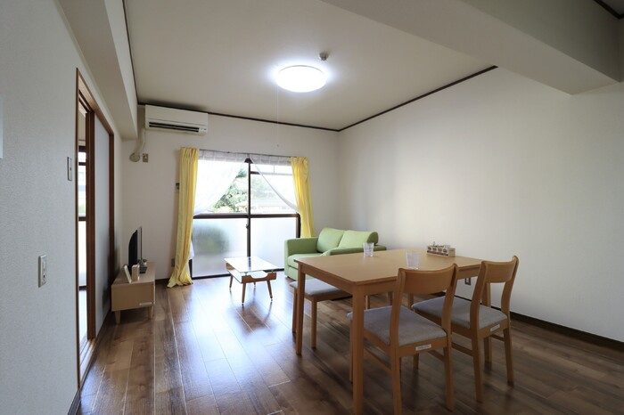 リバーサイド久米の居間・リビング