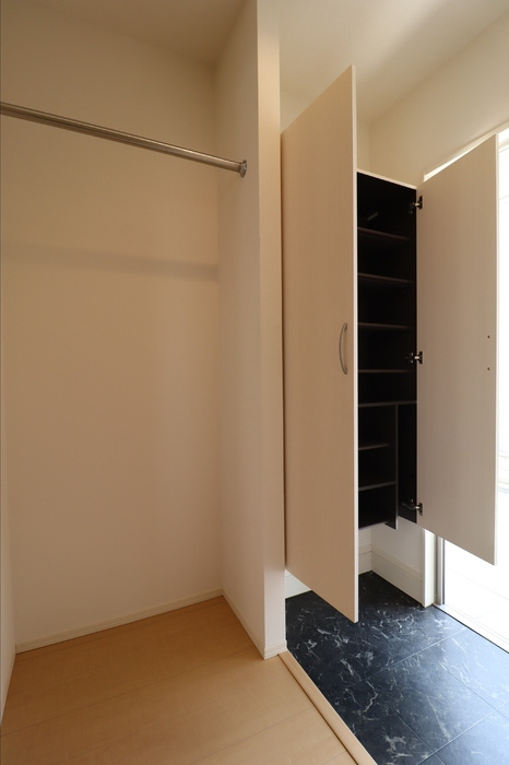 ルピナス高柳東町３の玄関