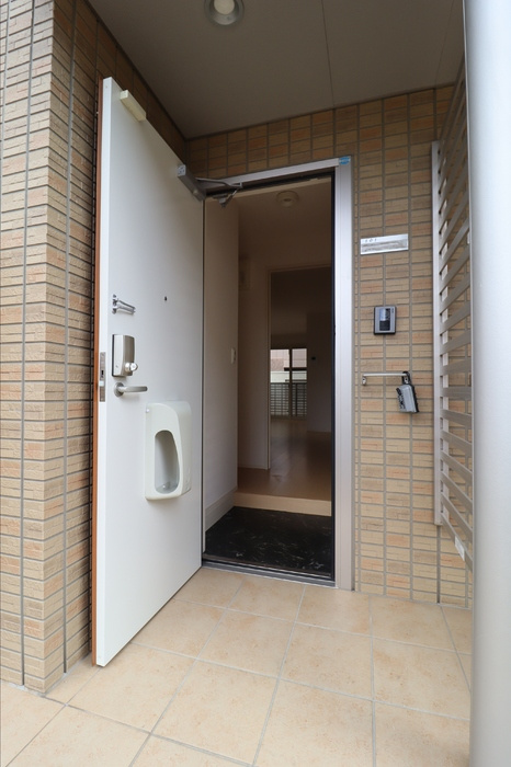 ルピナス高柳東町３の玄関