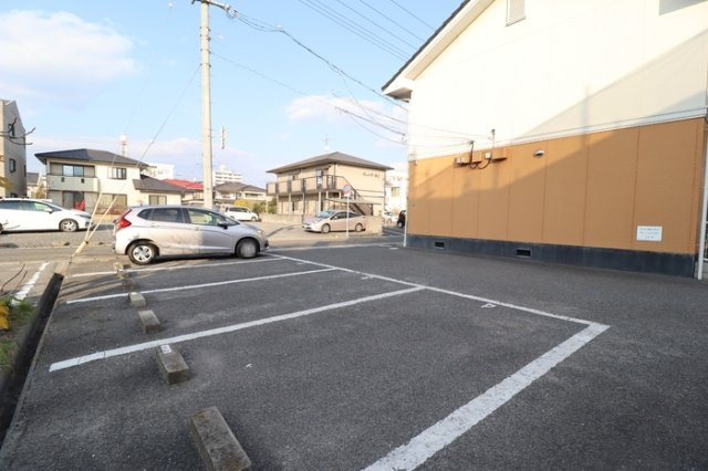 ヴェンベール浅野の駐車場