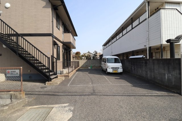 コスモス２１の駐車場