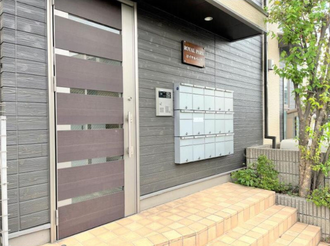 ロイヤルパークのエントランス