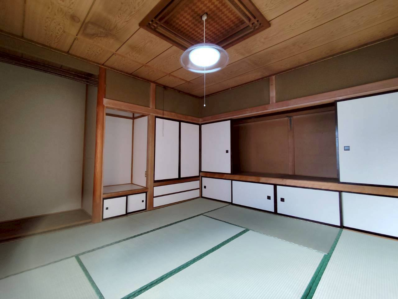 桜ヶ岡３丁目7貸家の駐車場