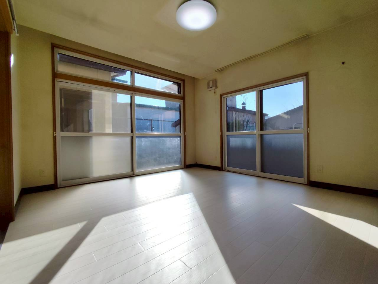 桜ヶ岡３丁目7貸家の居間・リビング