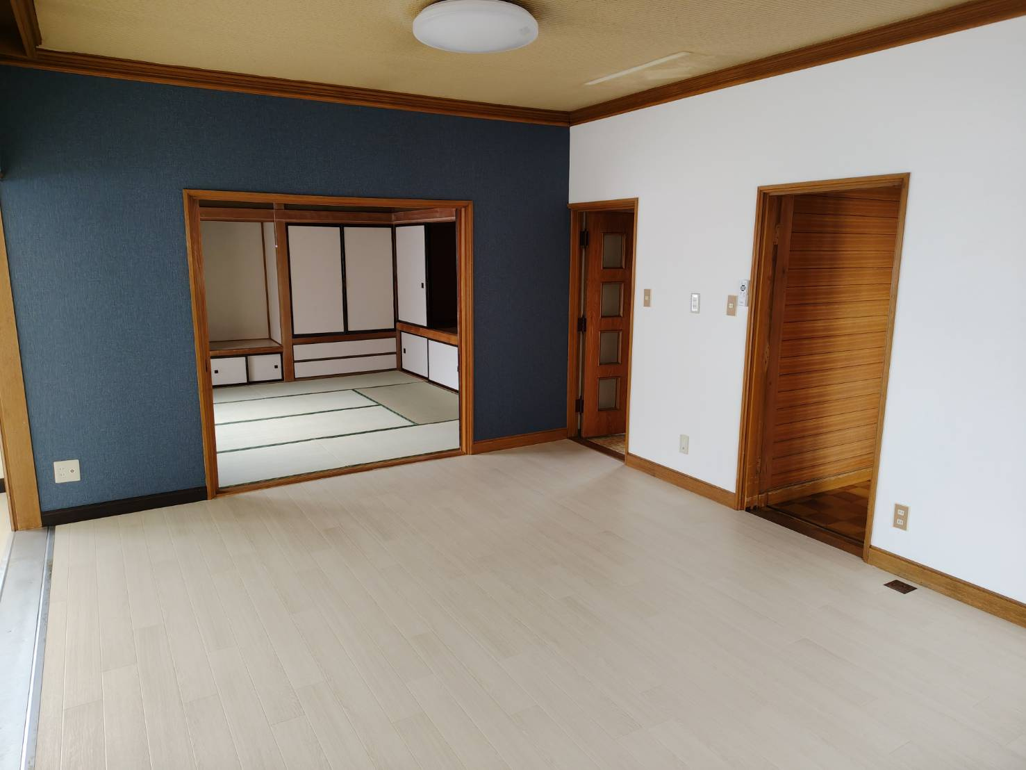 桜ヶ岡３丁目7貸家の居間・リビング