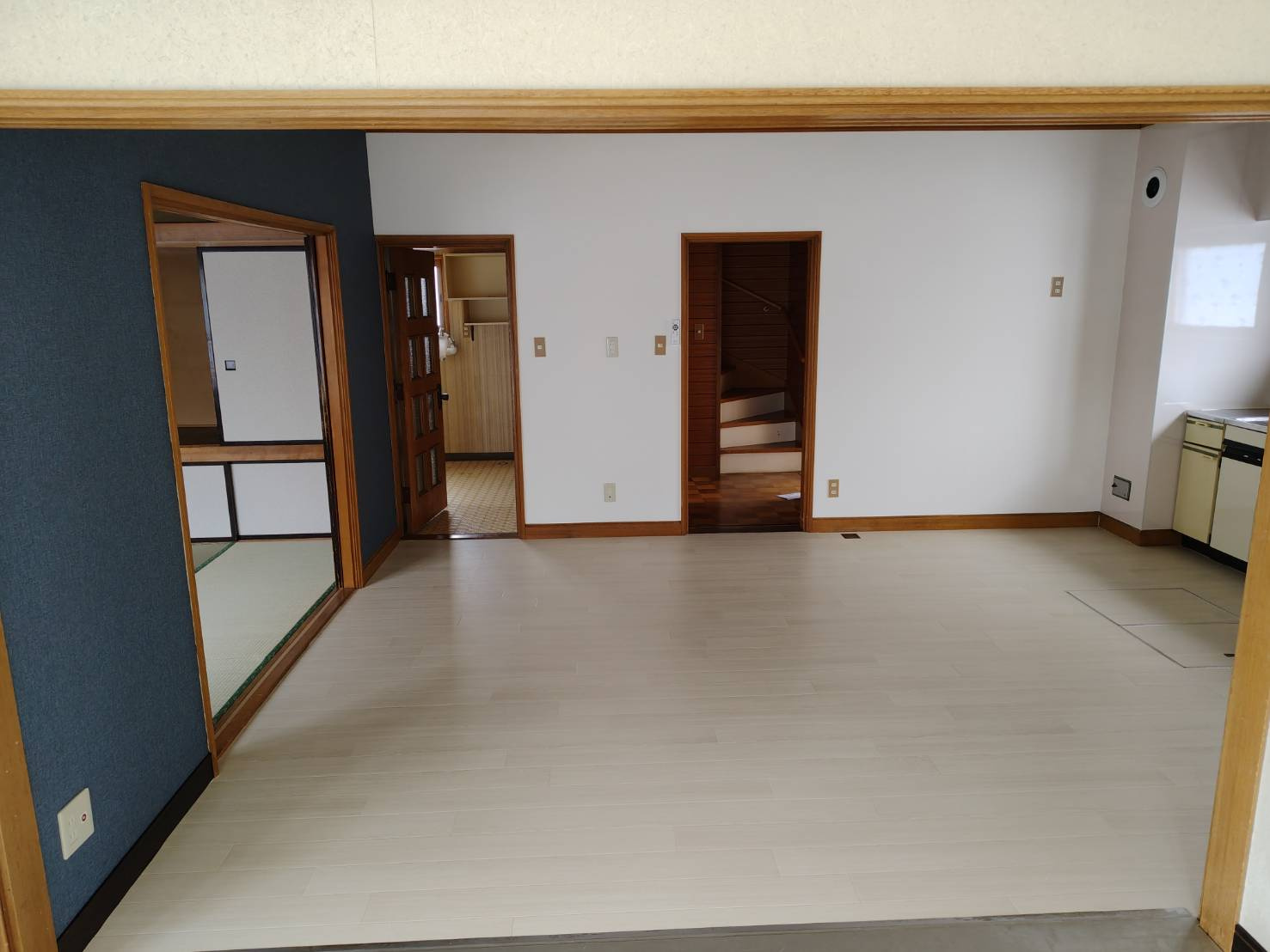 桜ヶ岡３丁目7貸家の居間・リビング