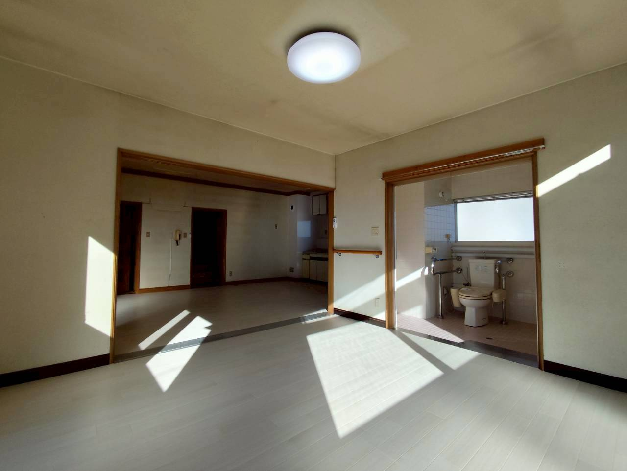 桜ヶ岡３丁目7貸家の居間・リビング