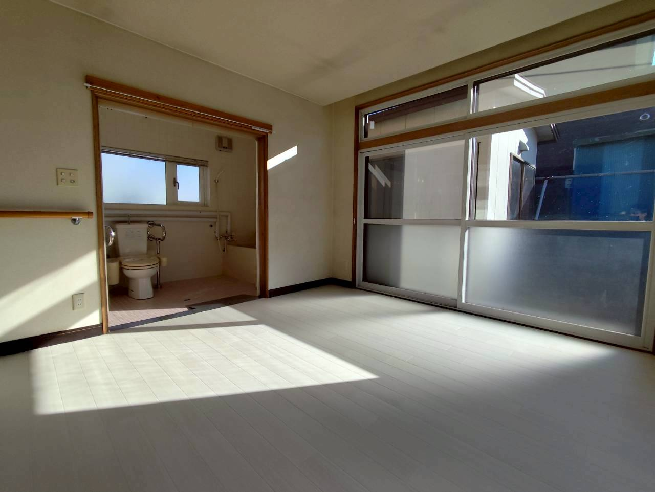 桜ヶ岡３丁目7貸家の居間・リビング