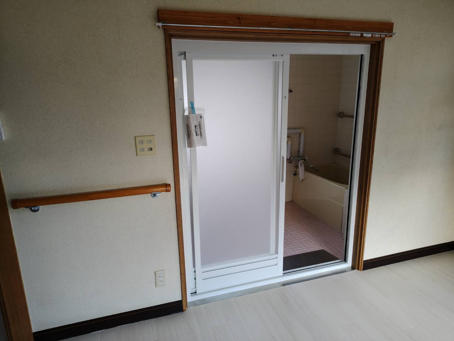 桜ヶ岡３丁目7貸家の居間・リビング